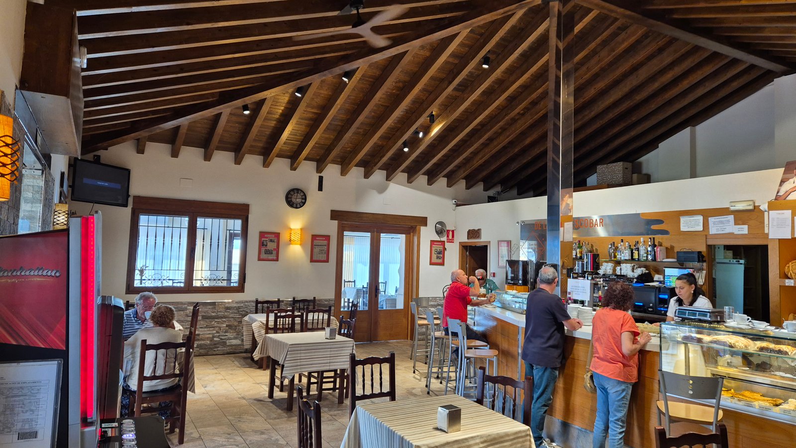 Interior de la cafetería.