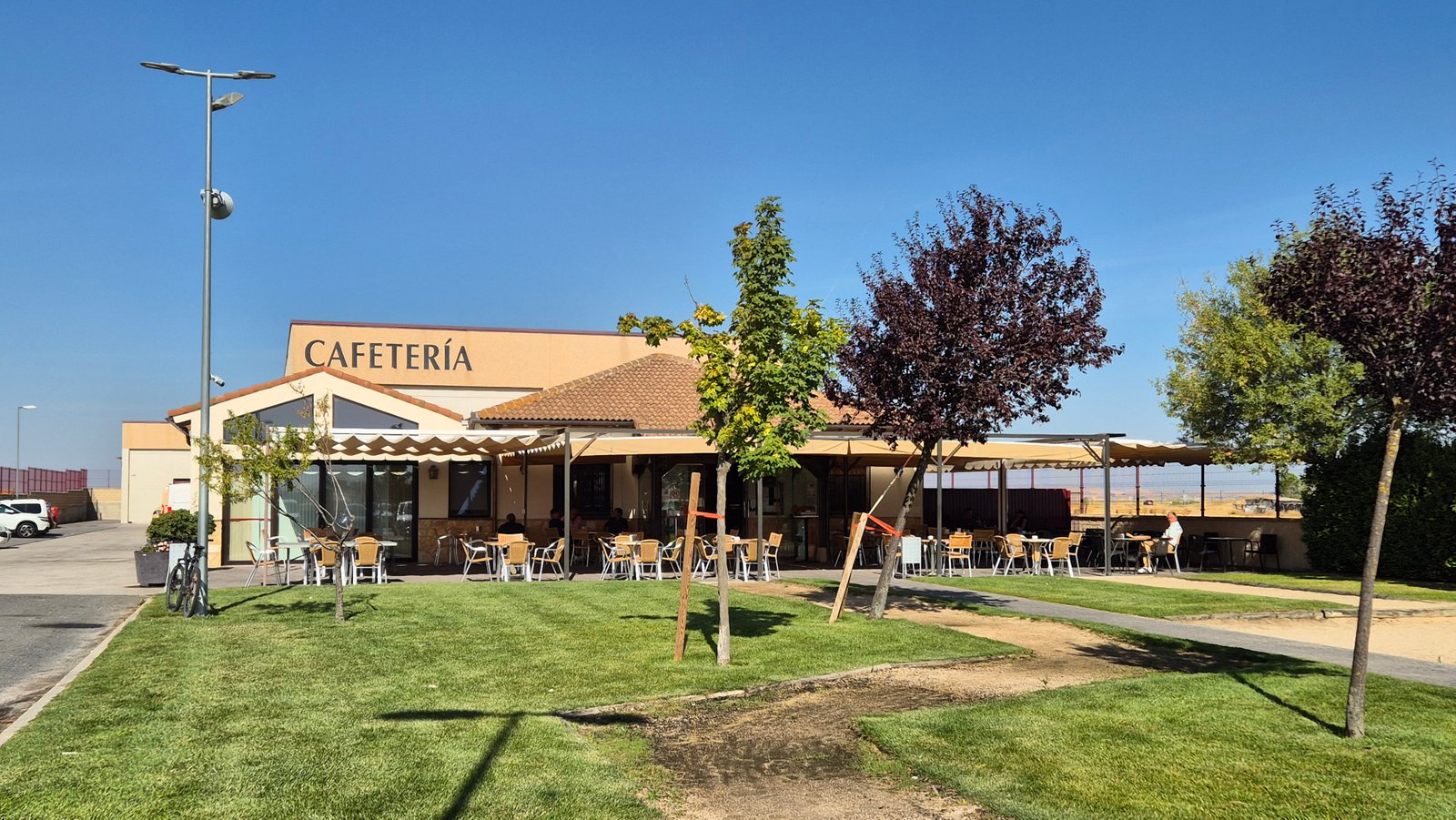 Fachada de la cafetería De La Mata Escobar