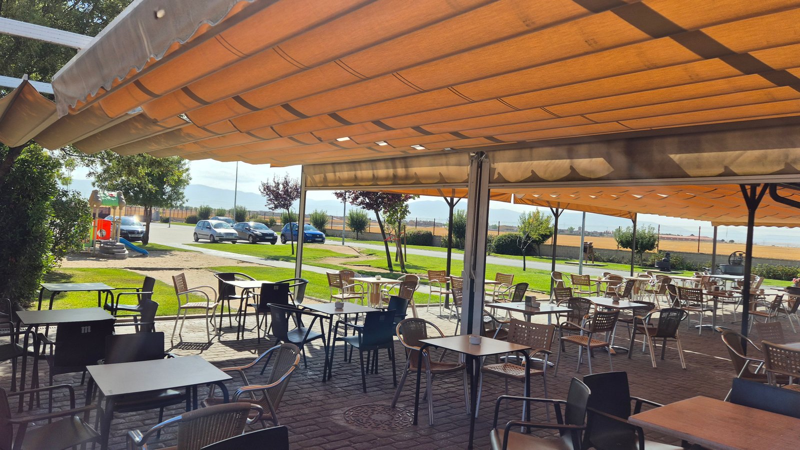 Interior de la cafetería.